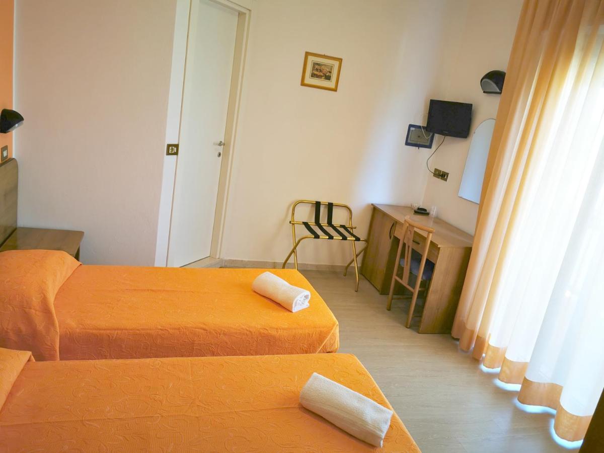 Hotel Tivoli Misano Adriatico Exterior foto